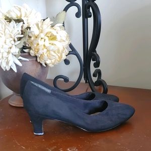 Suede Pumps!